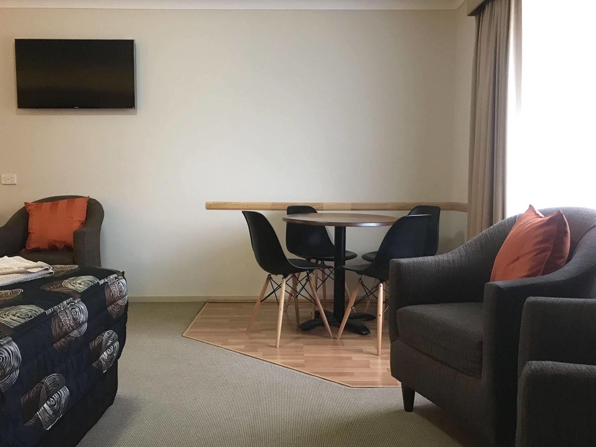 Endeavour Court Motor Inn Dubbo Exterior foto